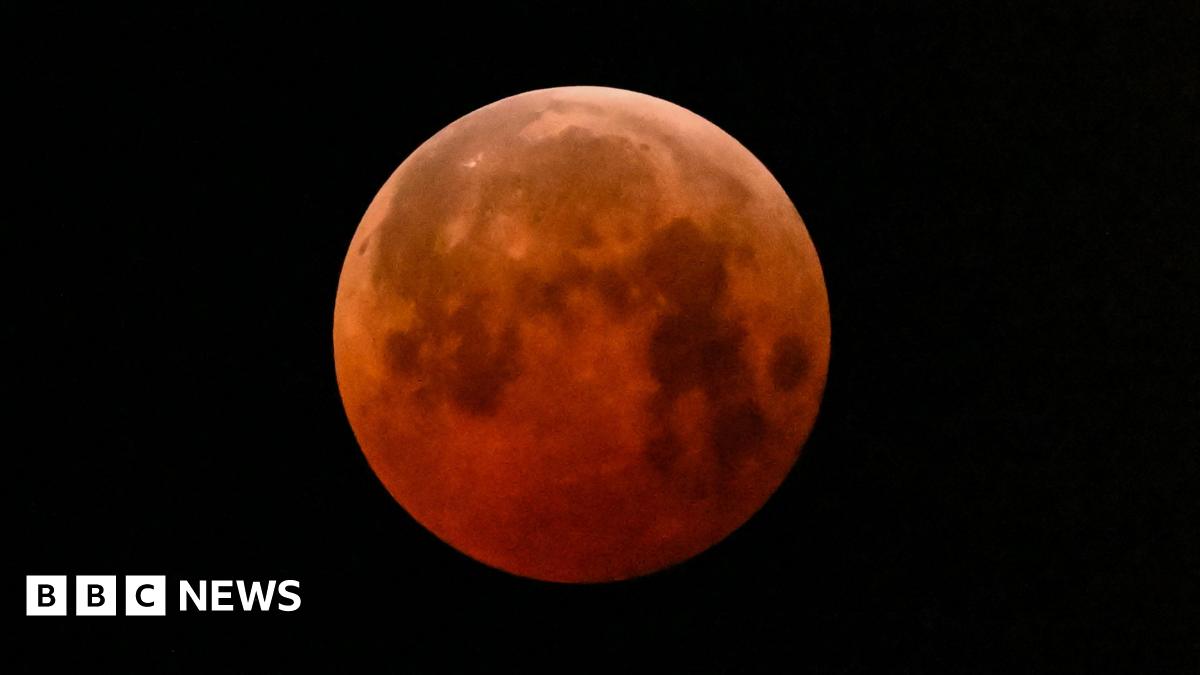Blood Moon Total Lunar Eclipse: A UK Observer's Guide Blood Moon Total Lunar Eclipse: A UK Observer's Guide