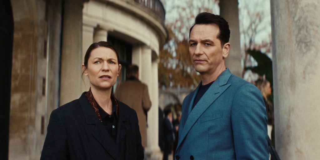 Claire Danes And Matthew Rhys In Netflix's Claire Danes And Matthew Rhys In Netflix's
