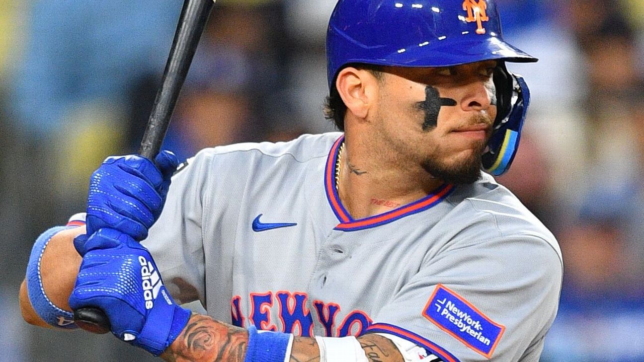 Mets Catcher Alvarez Suffers Pinkie Fracture Mets Catcher Alvarez Suffers Pinkie Fracture