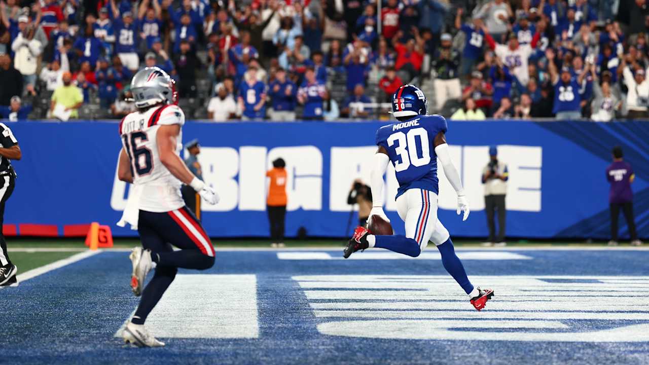 Moore Intercepts Wooldridge For Touchdown: Giants-Patriots Game Moore Intercepts Wooldridge For Touchdown: Giants-Patriots Game