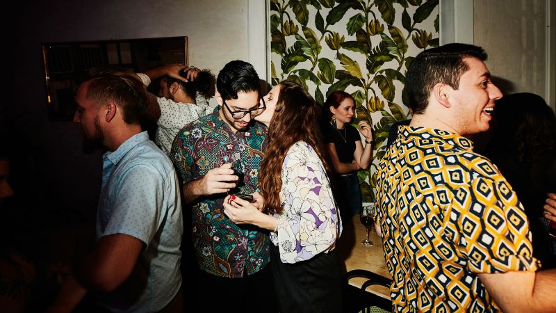 Navigating College Hookups: What Your Sex Ed Class Didn't Teach You Navigating College Hookups: What Your Sex Ed Class Didn't Teach You