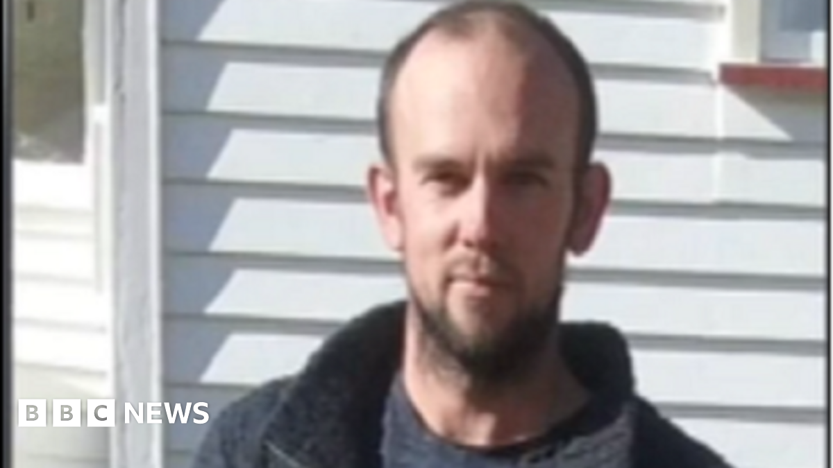 New Zealand Police Kill Fugitive Dad Tom Phillips New Zealand Police Kill Fugitive Dad Tom Phillips