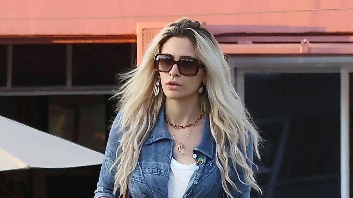 Singer Paris Jackson Strolls In Effortless Boho Chic Singer Paris Jackson Strolls In Effortless Boho Chic