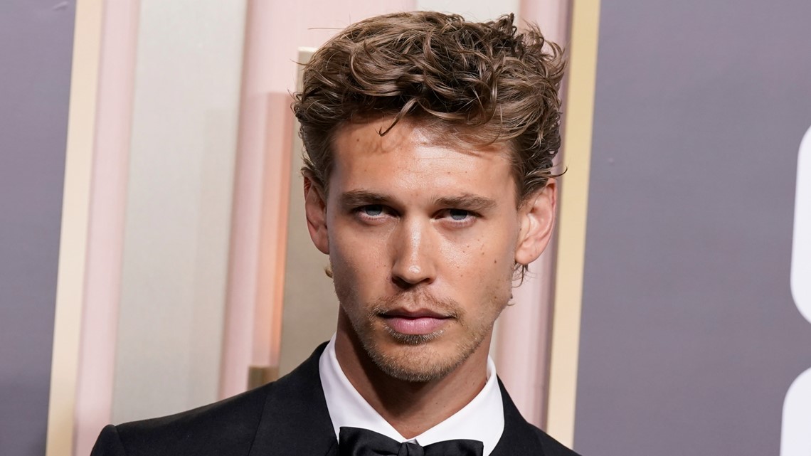 Spotted! Austin Butler Serves Drinks At Austin Establishment