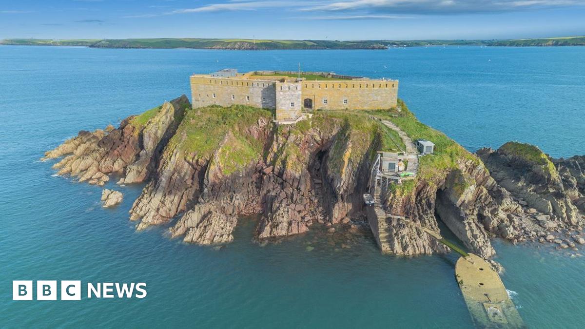 Thorne Island Fortress Transformed: £3 Million Party Venue In Pembrokeshire Thorne Island Fortress Transformed: £3 Million Party Venue In Pembrokeshire
