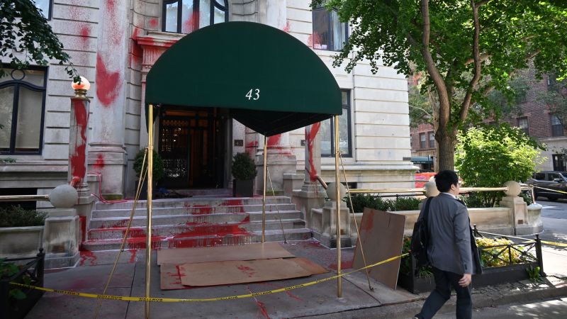 Upper Manhattan Building Housing NYT Editor Vandalized With Graffiti Upper Manhattan Building Housing NYT Editor Vandalized With Graffiti