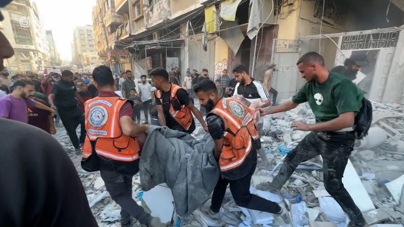Urgent Evacuations: Gaza City Families Flee Amidst Heightened Attacks Urgent Evacuations: Gaza City Families Flee Amidst Heightened Attacks